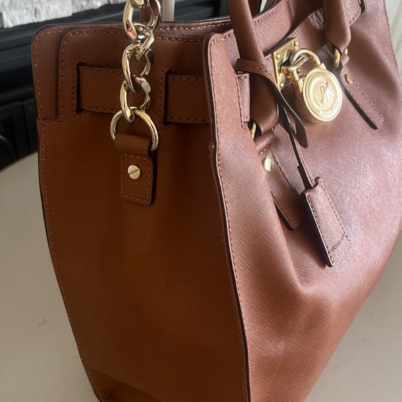 Michael Kors Large Hamilton Bag - Picture 16 of 16
